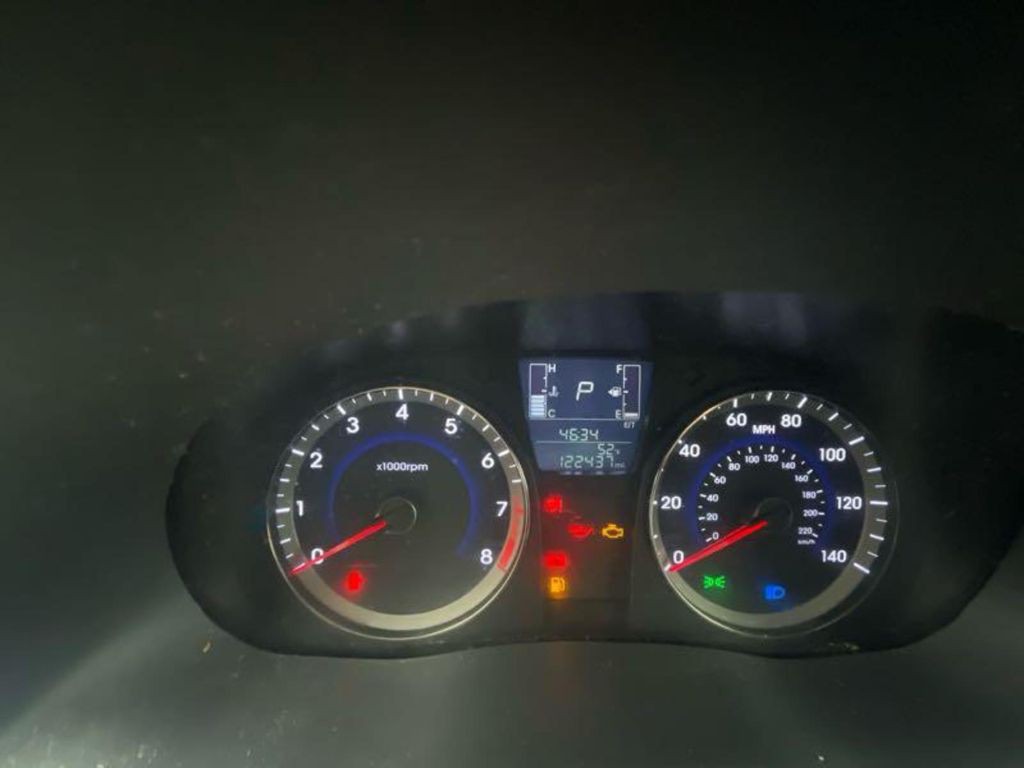 2016 Hyundai Accent Image 12