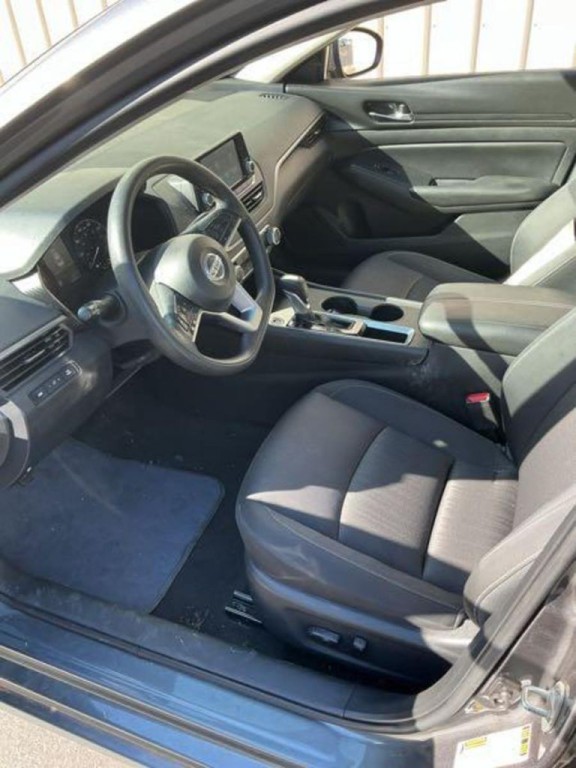 2021 Nissan Altima Image 12