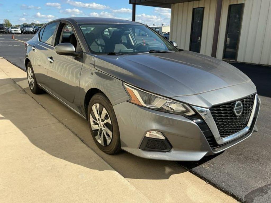 2021 Nissan Altima Image 3