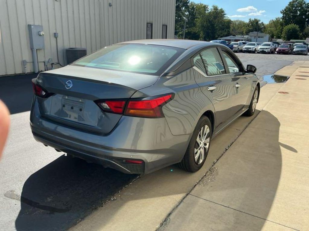 2021 Nissan Altima Image 4