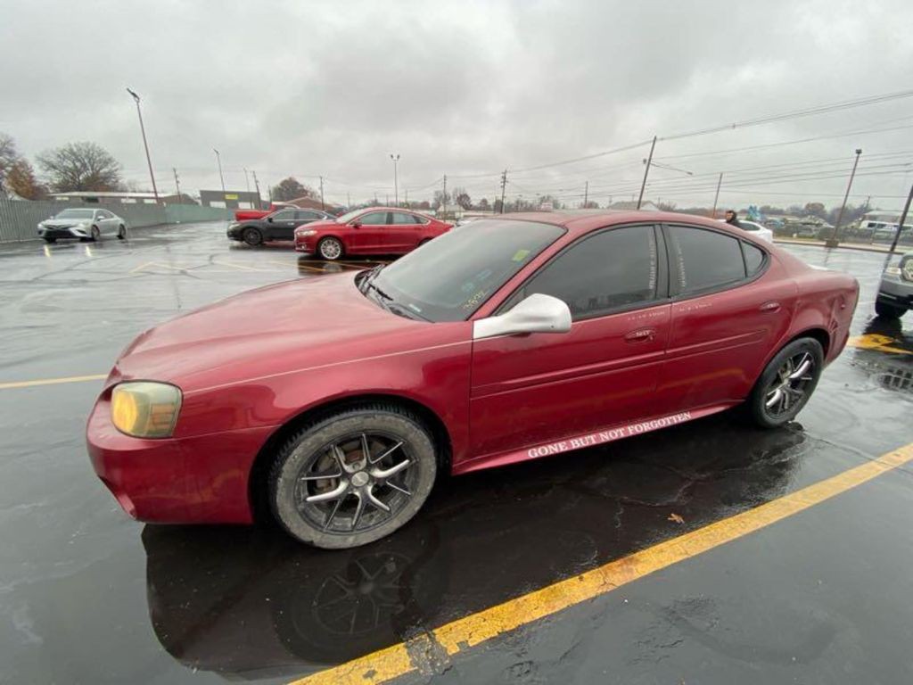2007 Pontiac Grand Prix Image 2