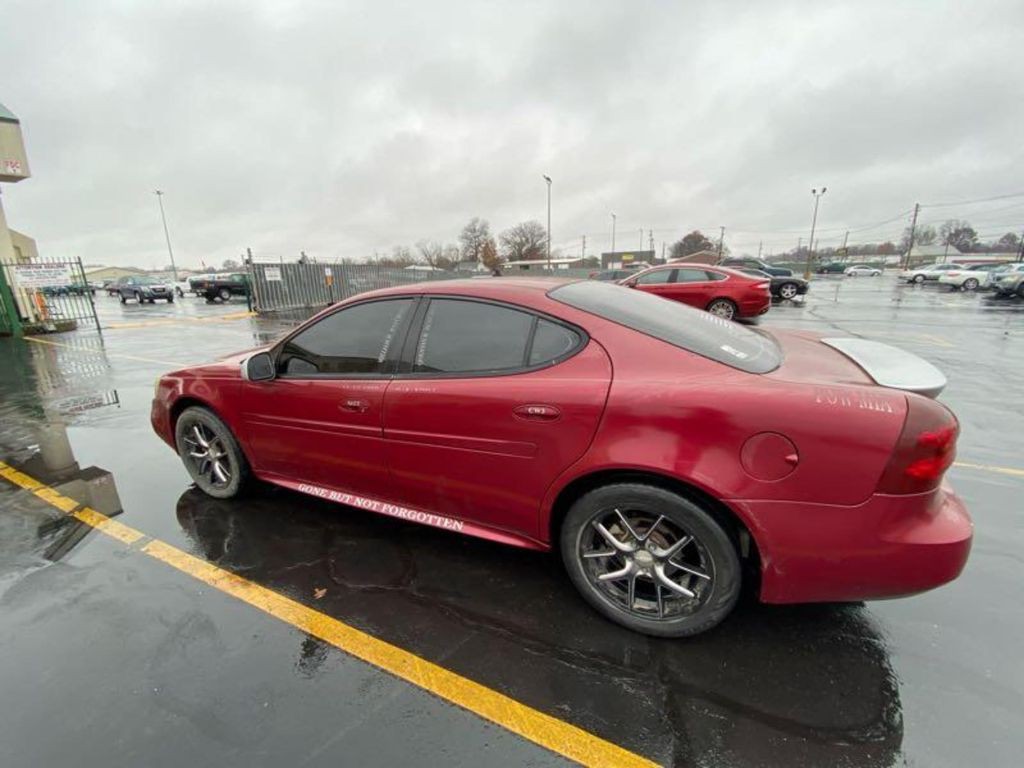 2007 Pontiac Grand Prix Image 3