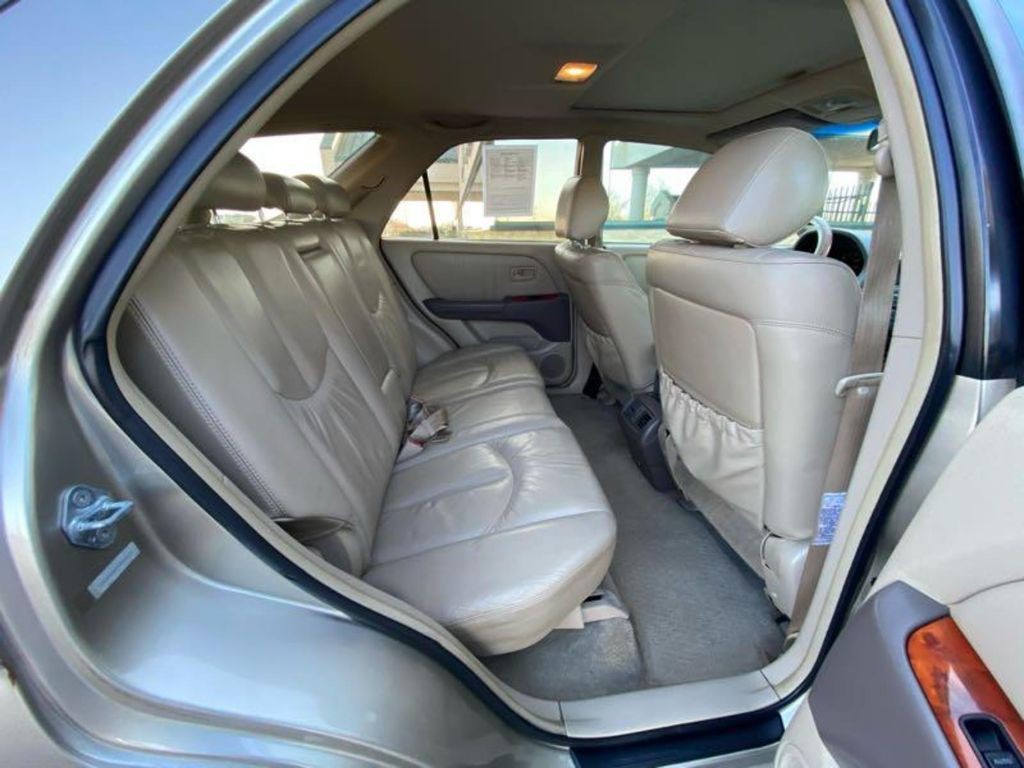 1999 Lexus RX Image 9