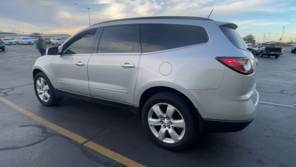 2017 Chevrolet Traverse Image 2