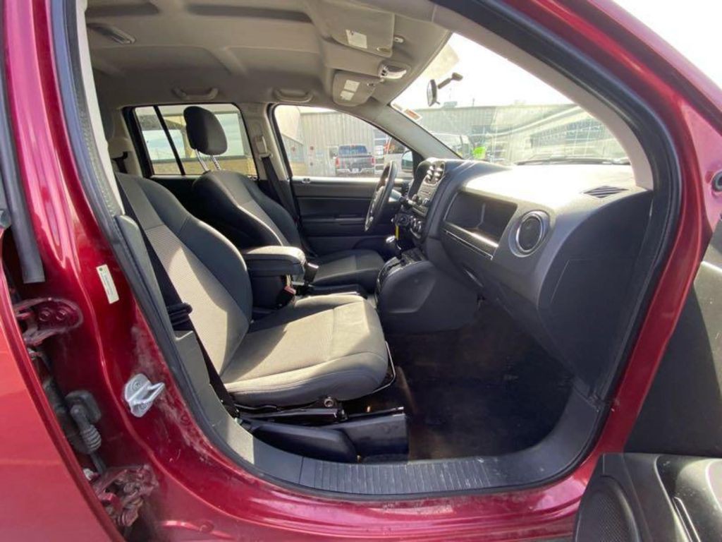 2013 Jeep Compass Image 10