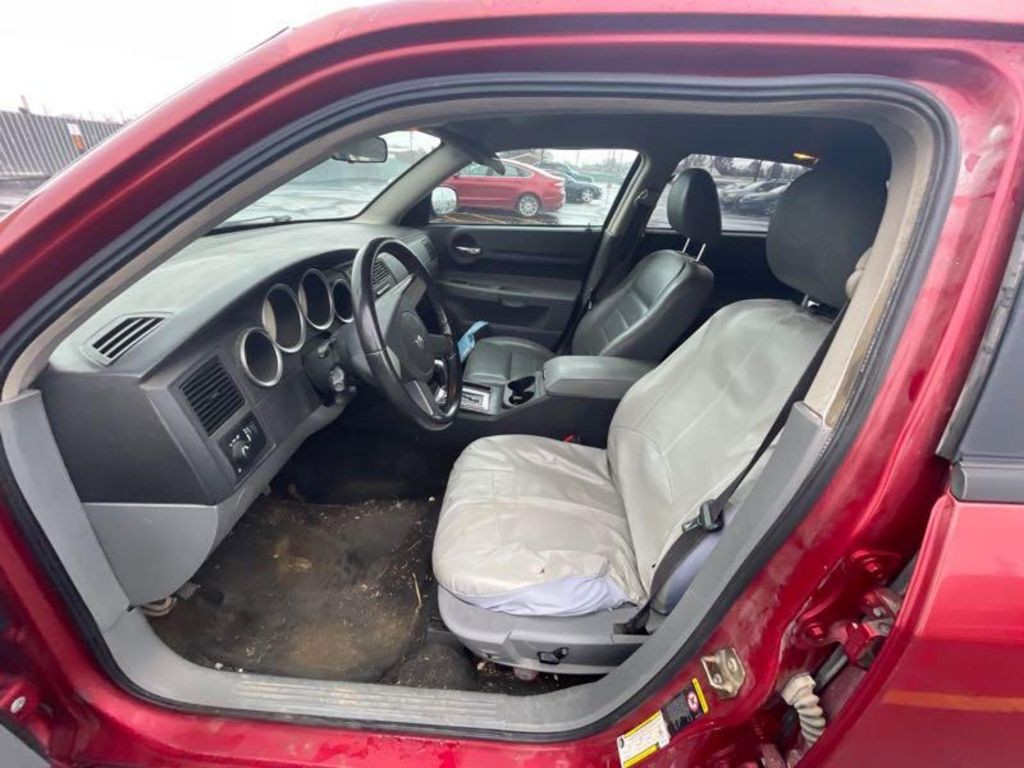 2005 Dodge Magnum Image 6