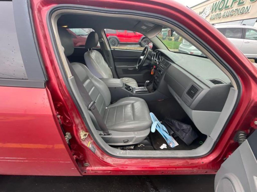 2005 Dodge Magnum Image 7