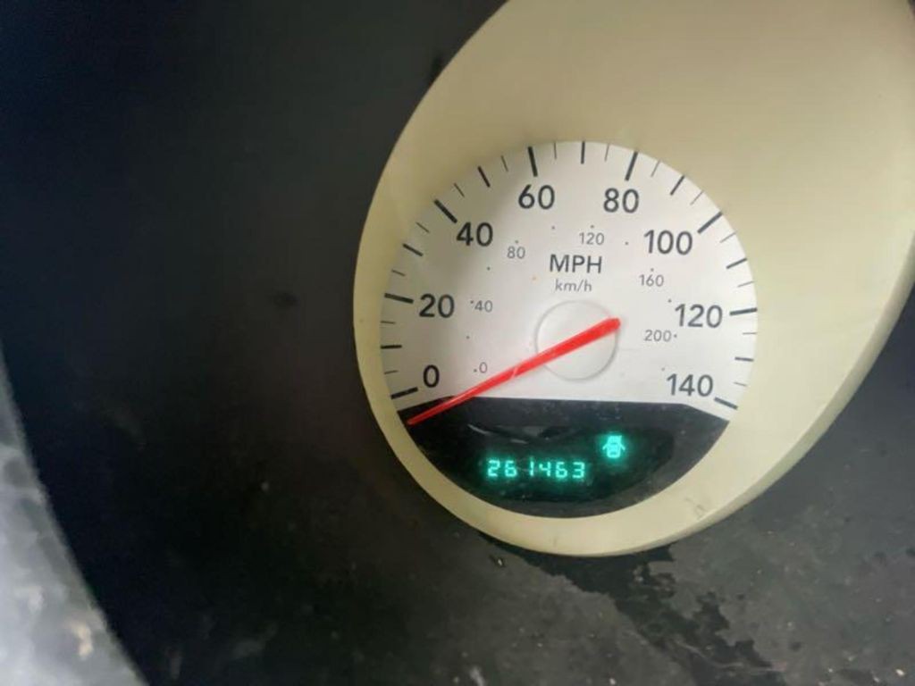 2005 Dodge Magnum Image 11