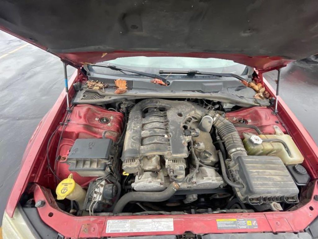 2005 Dodge Magnum Image 13