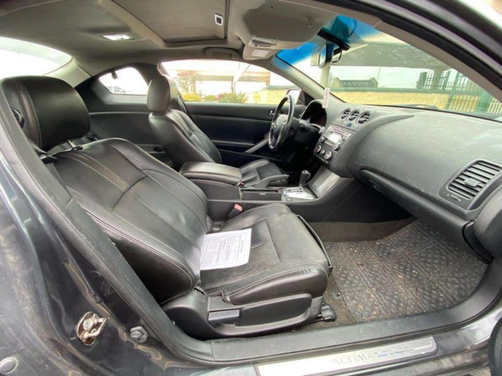 2010 Nissan Altima Image 9