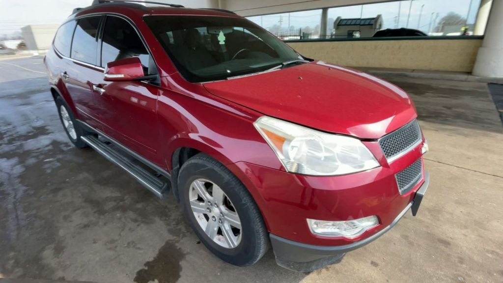 2011 Chevrolet Traverse Image 2