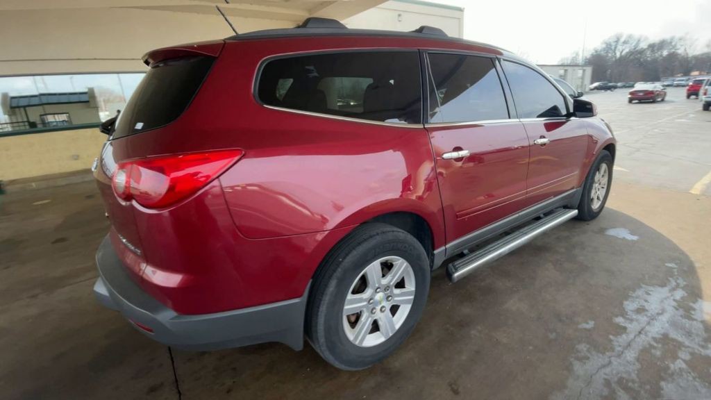 2011 Chevrolet Traverse Image 3
