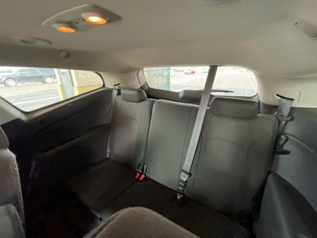 2011 Chevrolet Traverse Image 11