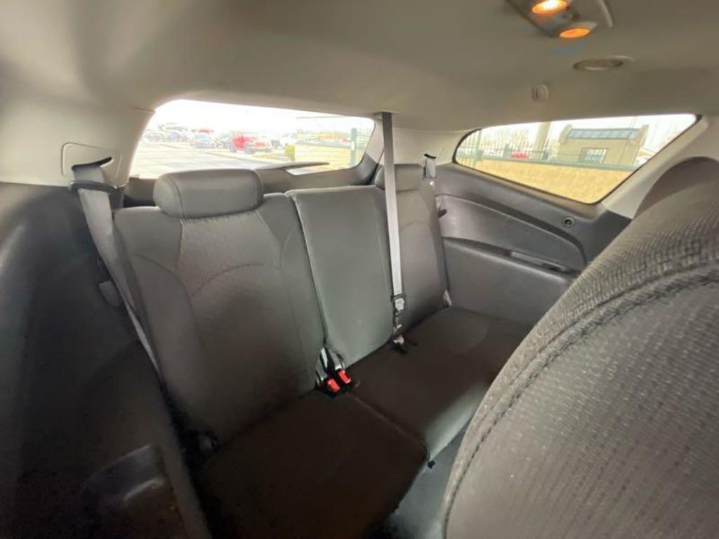 2011 Chevrolet Traverse Image 13