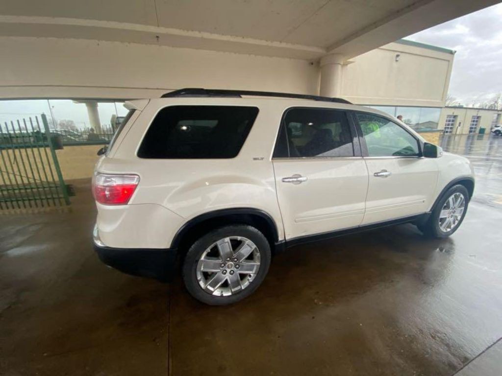 2010 GMC Acadia Image 4