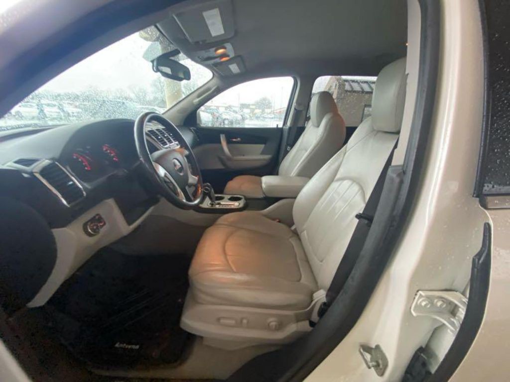 2010 GMC Acadia Image 8