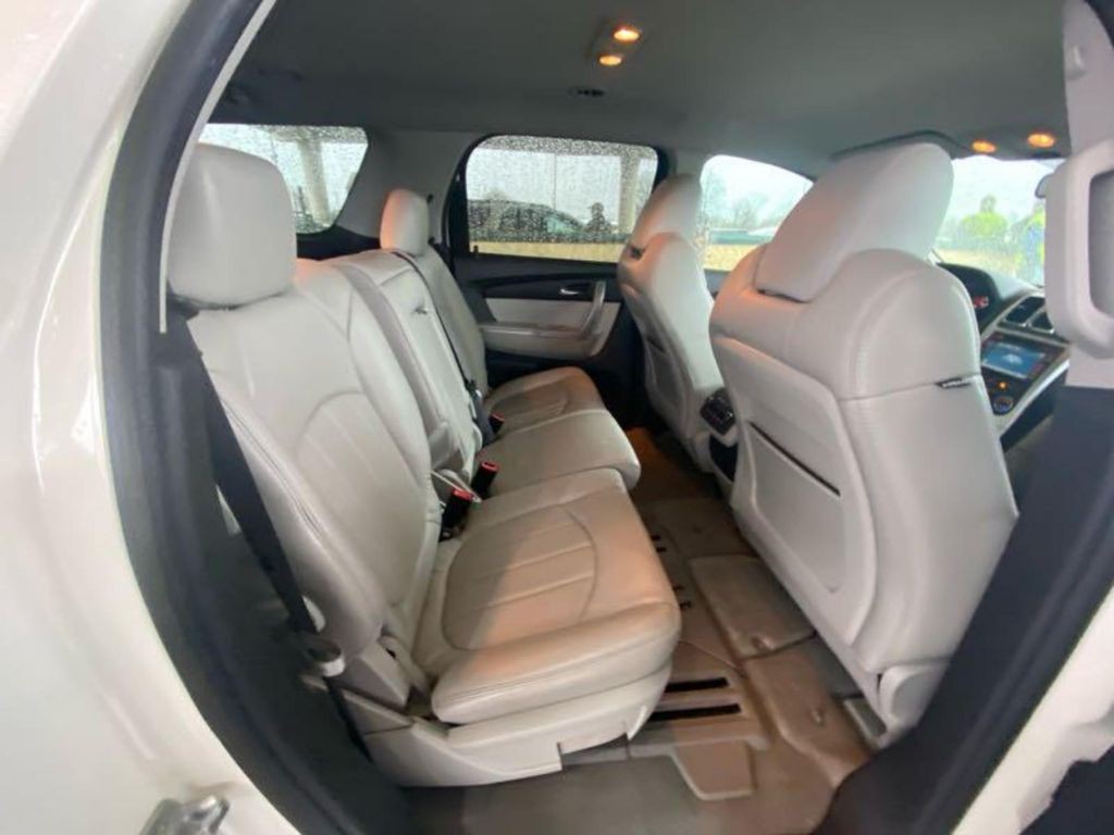 2010 GMC Acadia Image 9