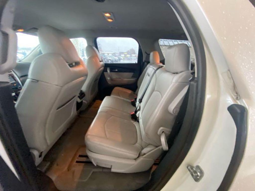 2010 GMC Acadia Image 10