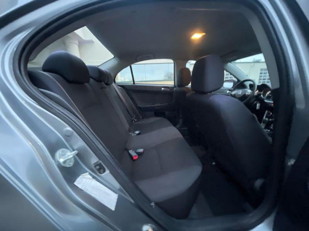 2016 Mitsubishi Lancer Image 7