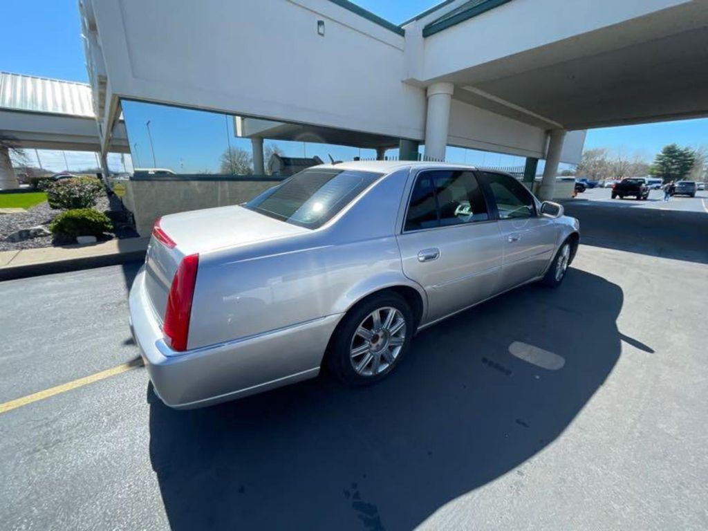 2006 Cadillac DTS Image 3
