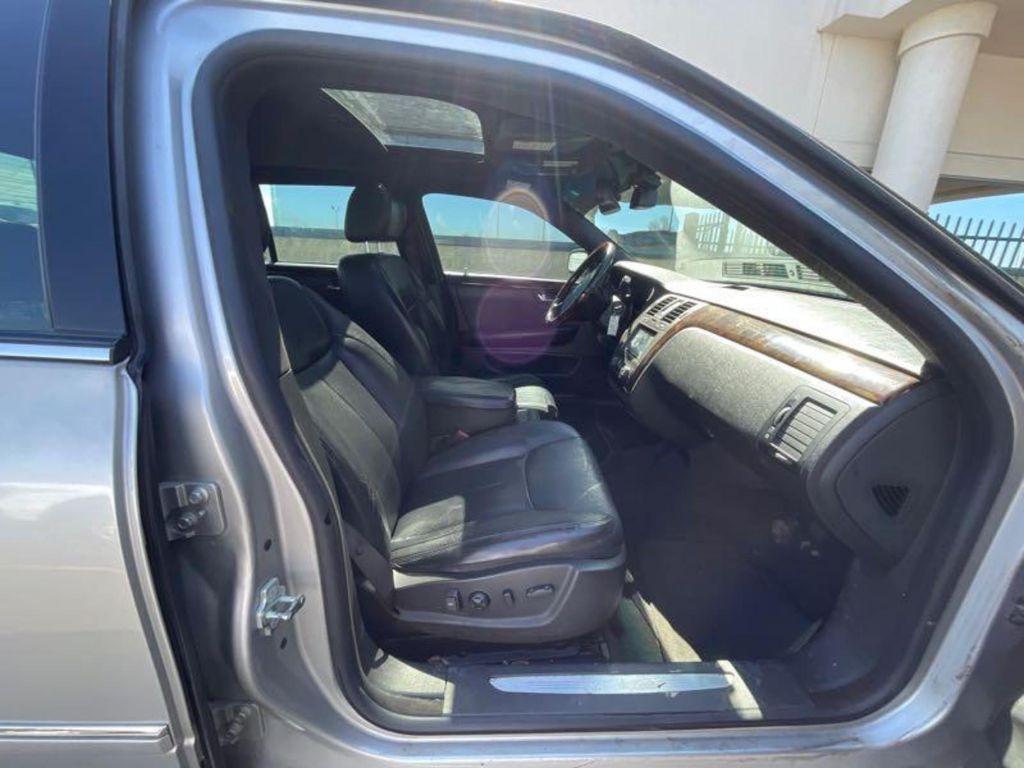 2006 Cadillac DTS Image 5