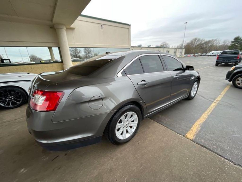 2011 Ford Taurus Image 4