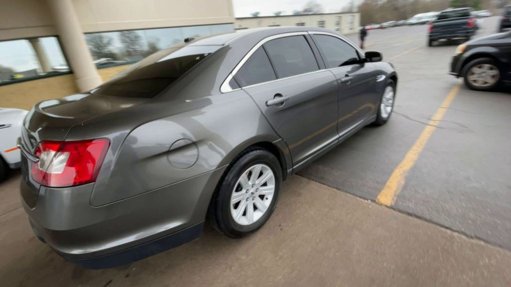 2011 Ford Taurus Image 6