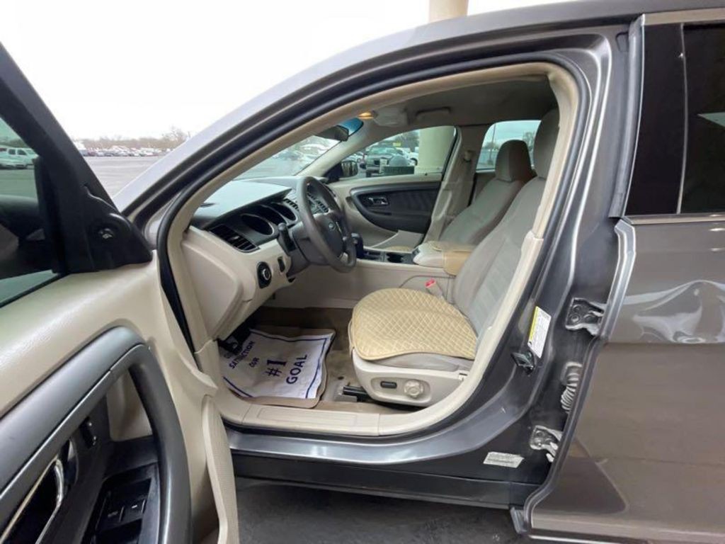 2011 Ford Taurus Image 7