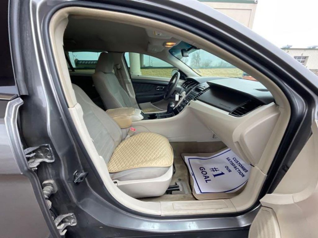 2011 Ford Taurus Image 8