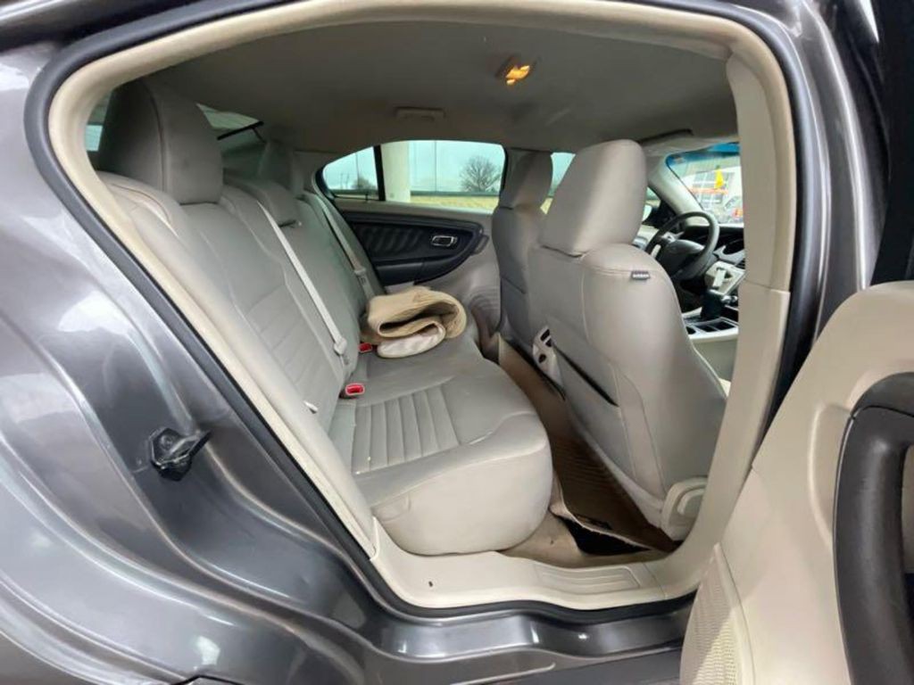 2011 Ford Taurus Image 9