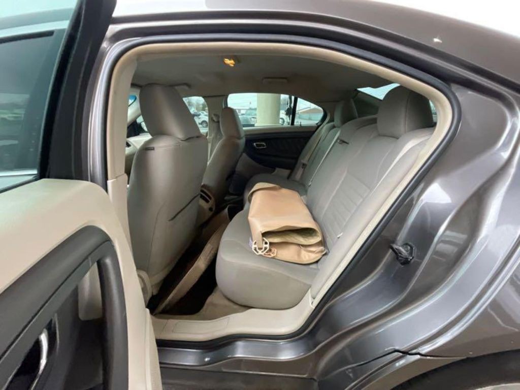 2011 Ford Taurus Image 10