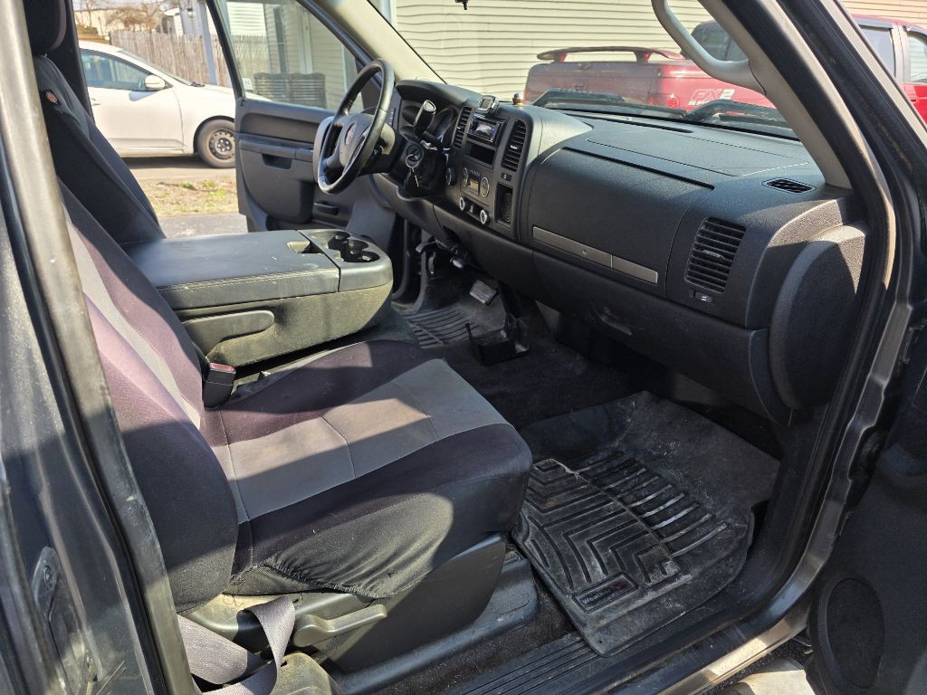 2011 GMC Sierra Image 2