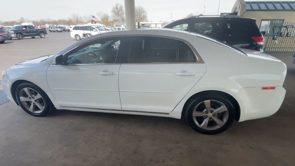 2011 Chevrolet Malibu Image 3