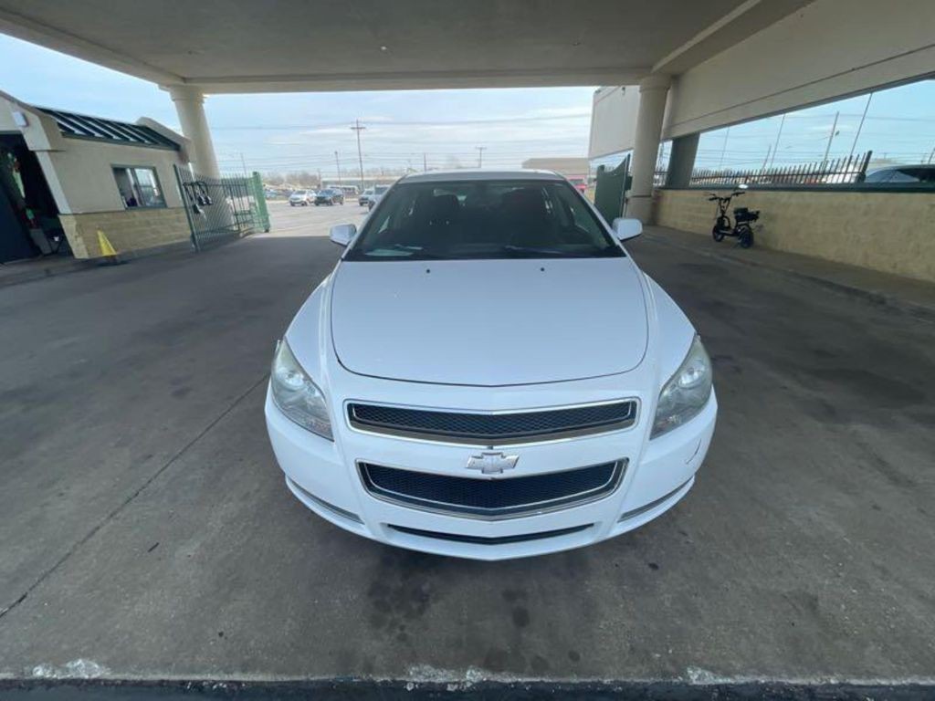 2011 Chevrolet Malibu Image 4