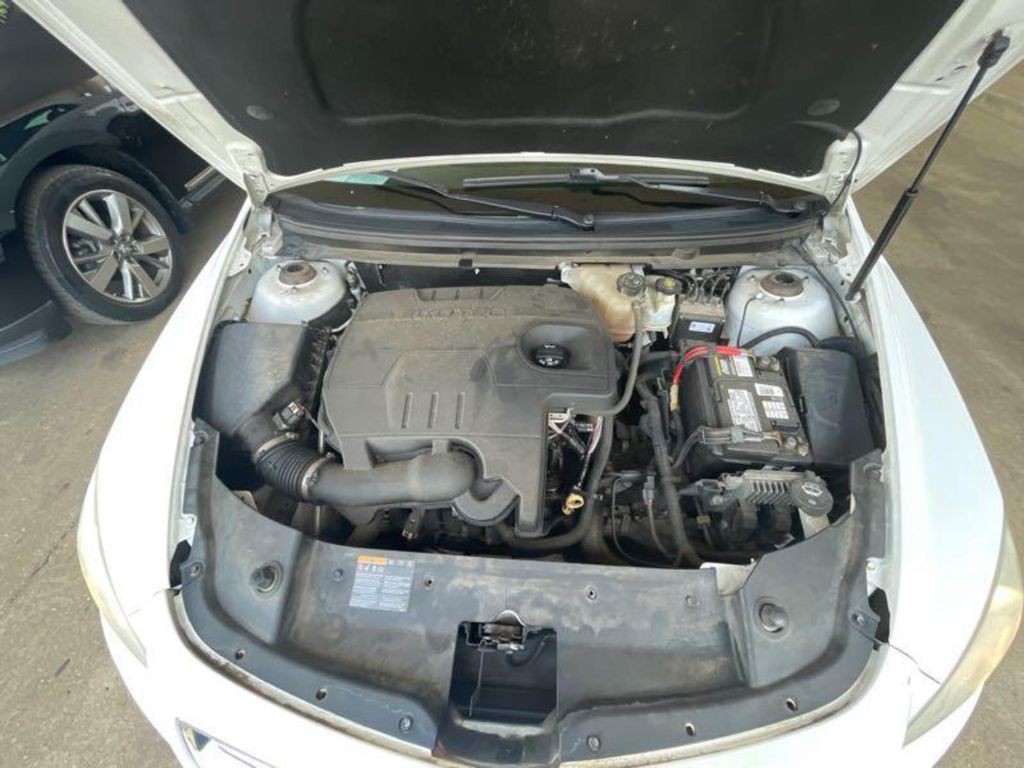 2011 Chevrolet Malibu Image 11