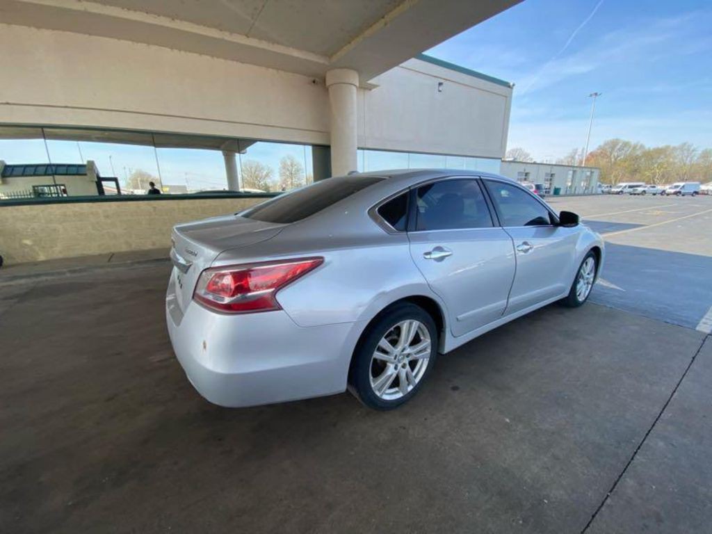 2013 Nissan Altima Image 3