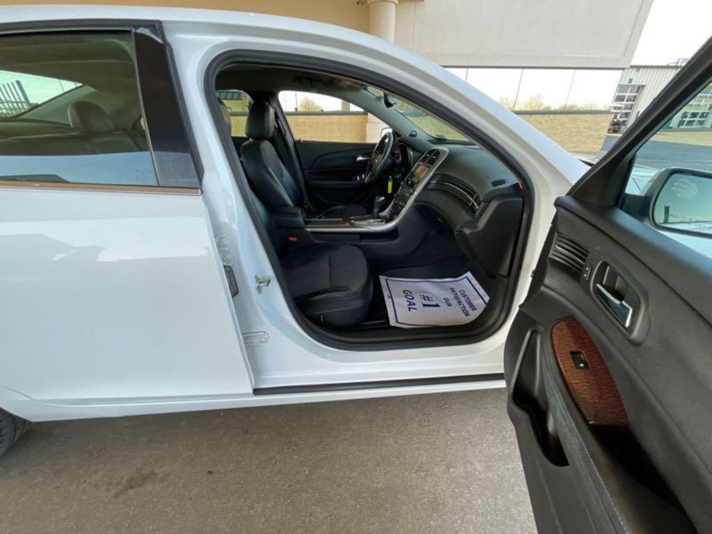 2013 Chevrolet Malibu Image 12