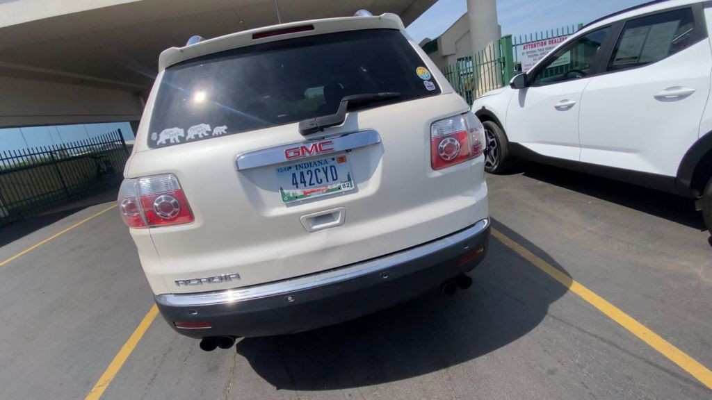 2009 GMC Acadia Image 2