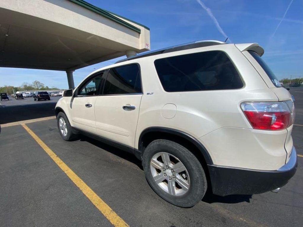 2009 GMC Acadia Image 3