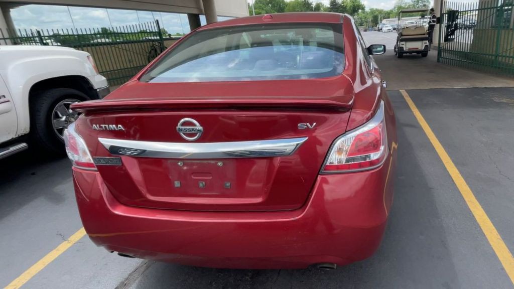 2015 Nissan Altima Image 9