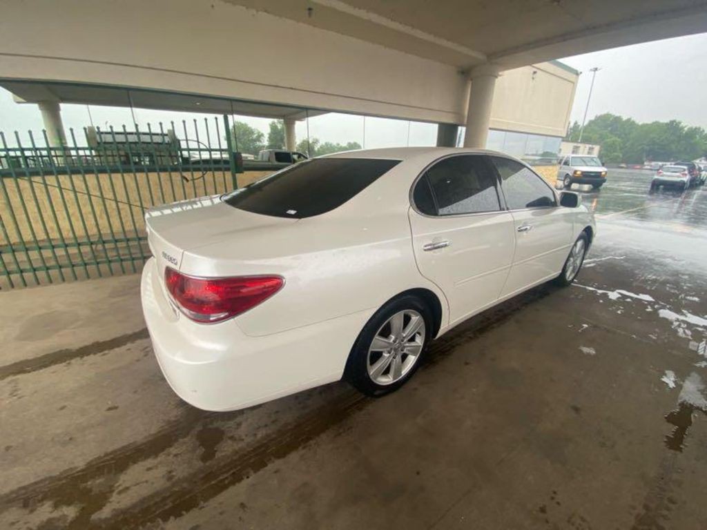 2005 Lexus ES Image 4