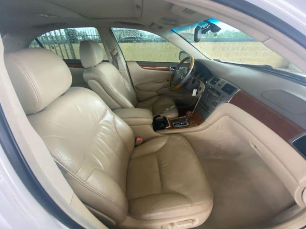 2005 Lexus ES Image 9