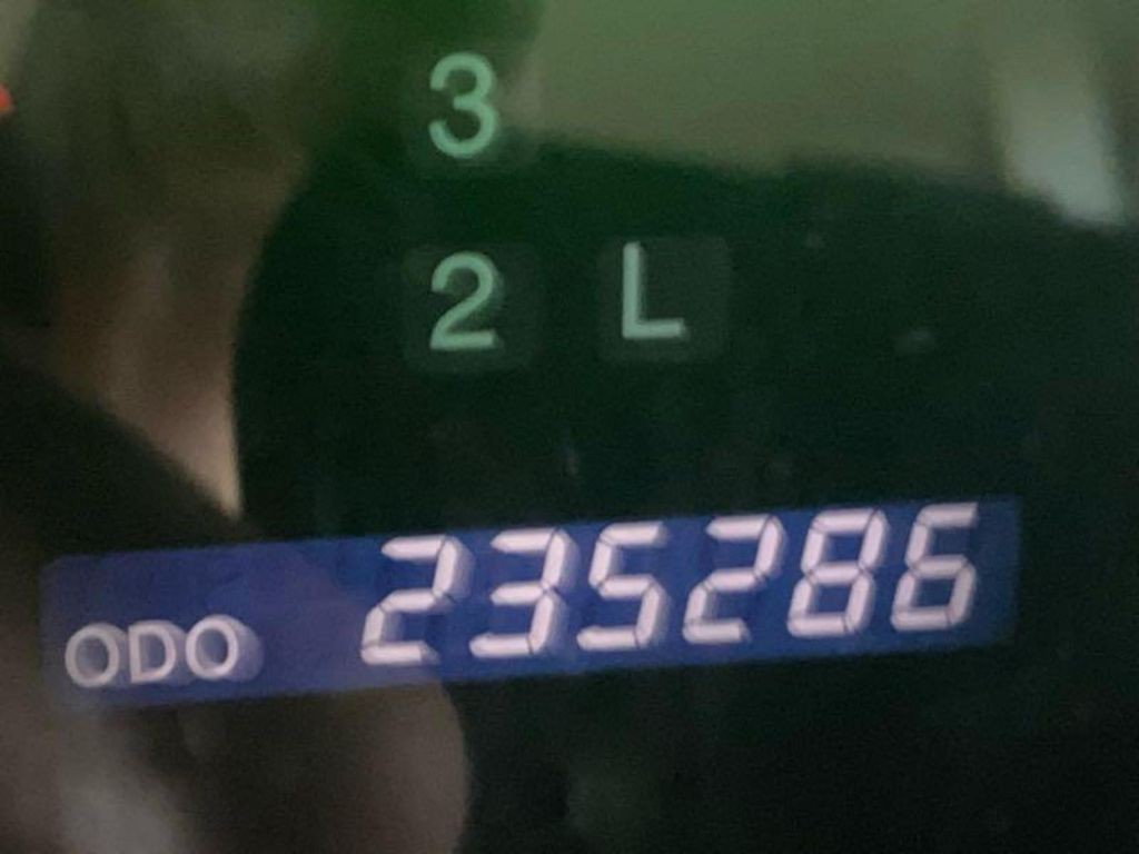 2005 Lexus ES Image 12