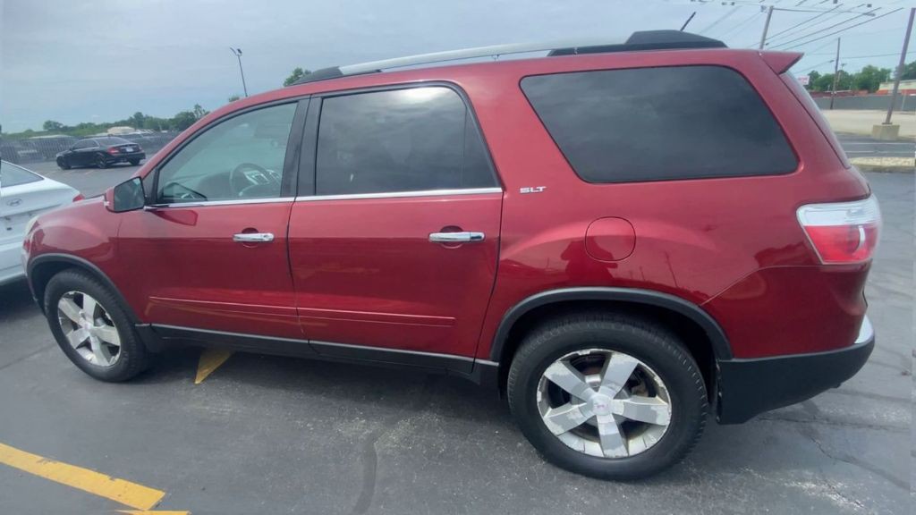 2011 GMC Acadia Image 2