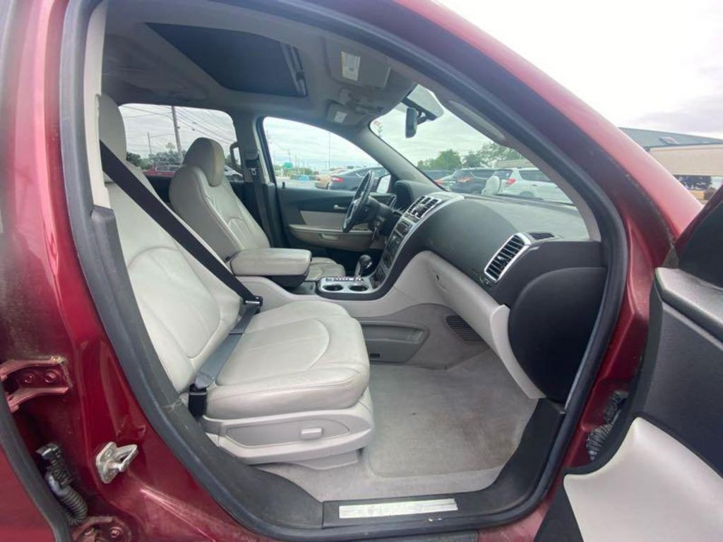 2011 GMC Acadia Image 8