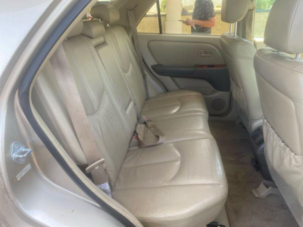 1999 Lexus RX Image 8