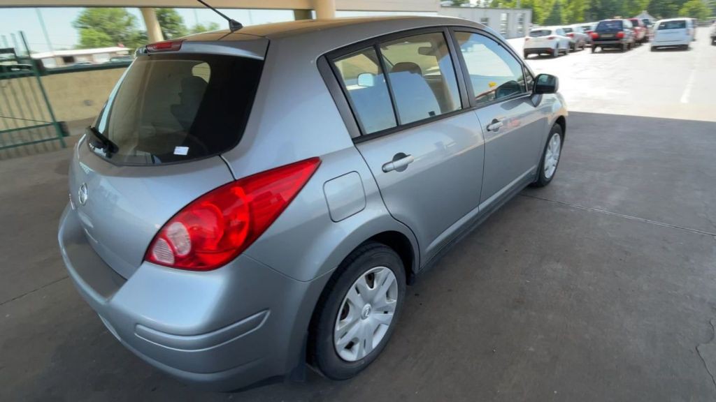 2011 Nissan Versa Image 5