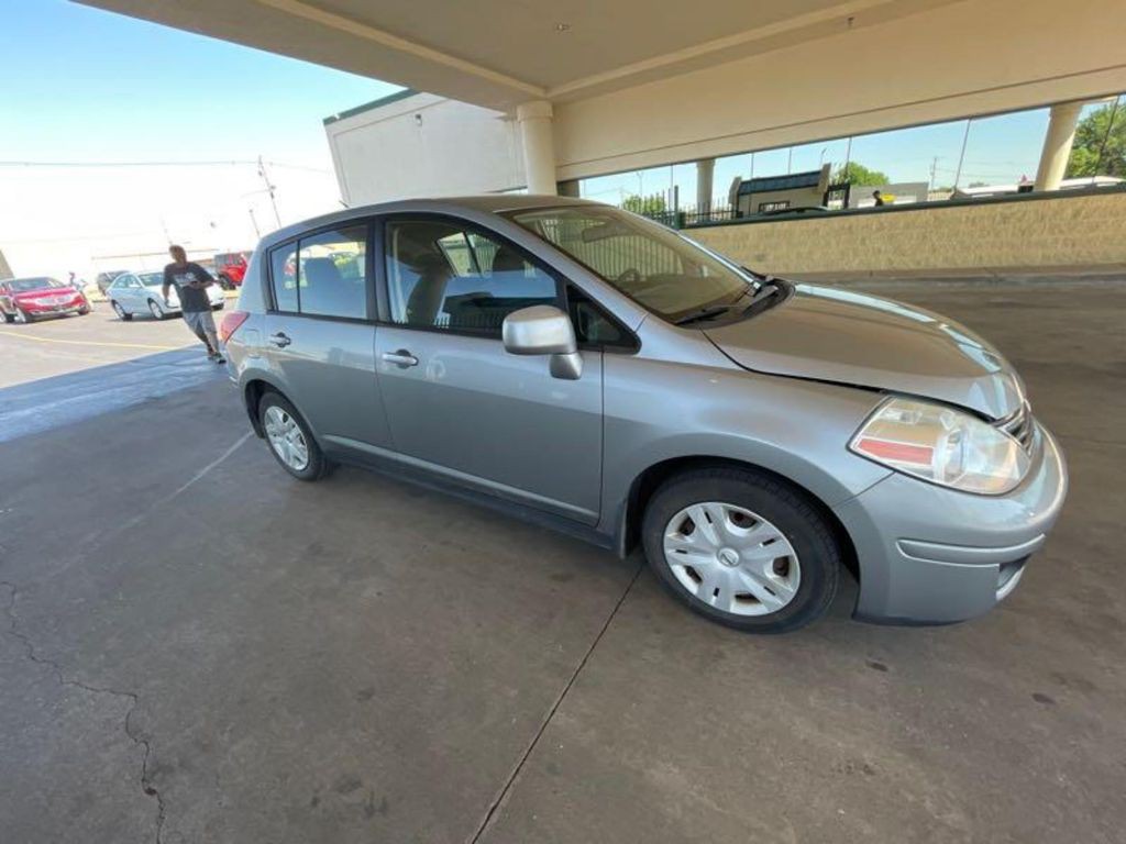 2011 Nissan Versa Image 6
