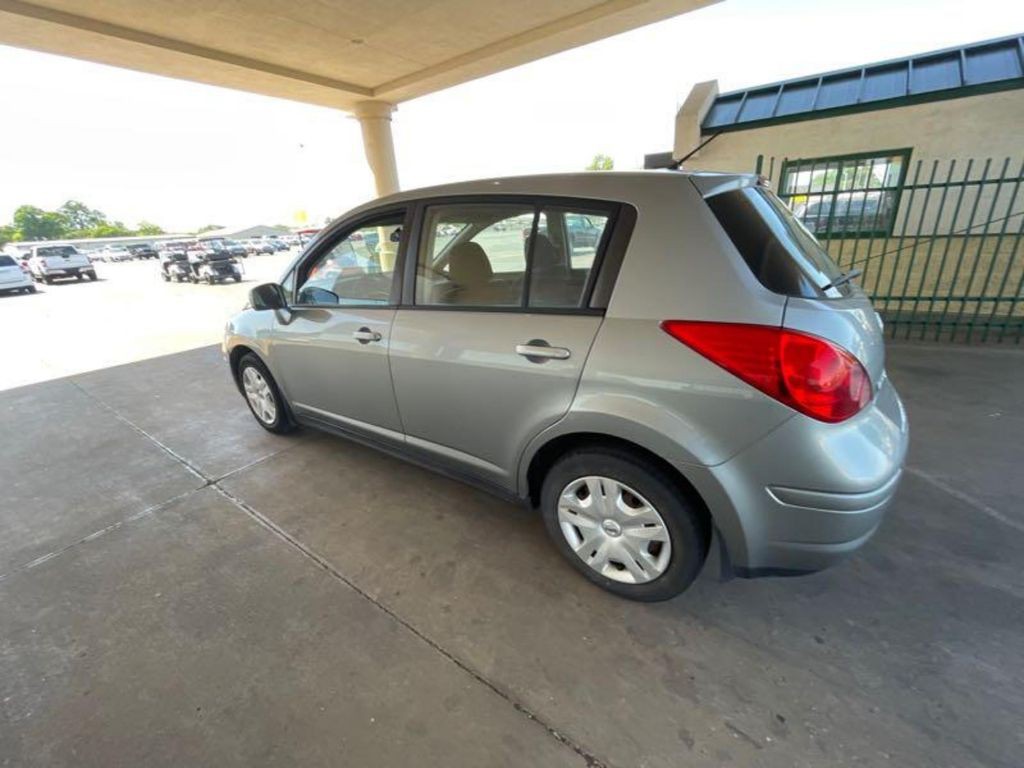 2011 Nissan Versa Image 9