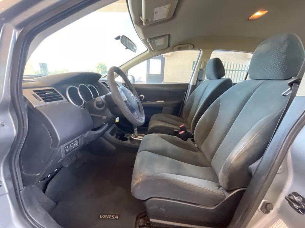 2011 Nissan Versa Image 10